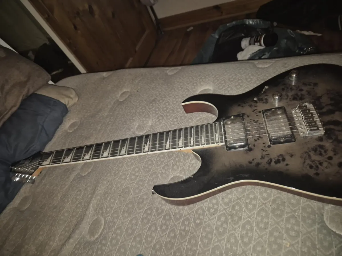 Electric Guitar - Image 3