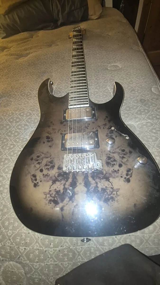 Electric Guitar - Image 2