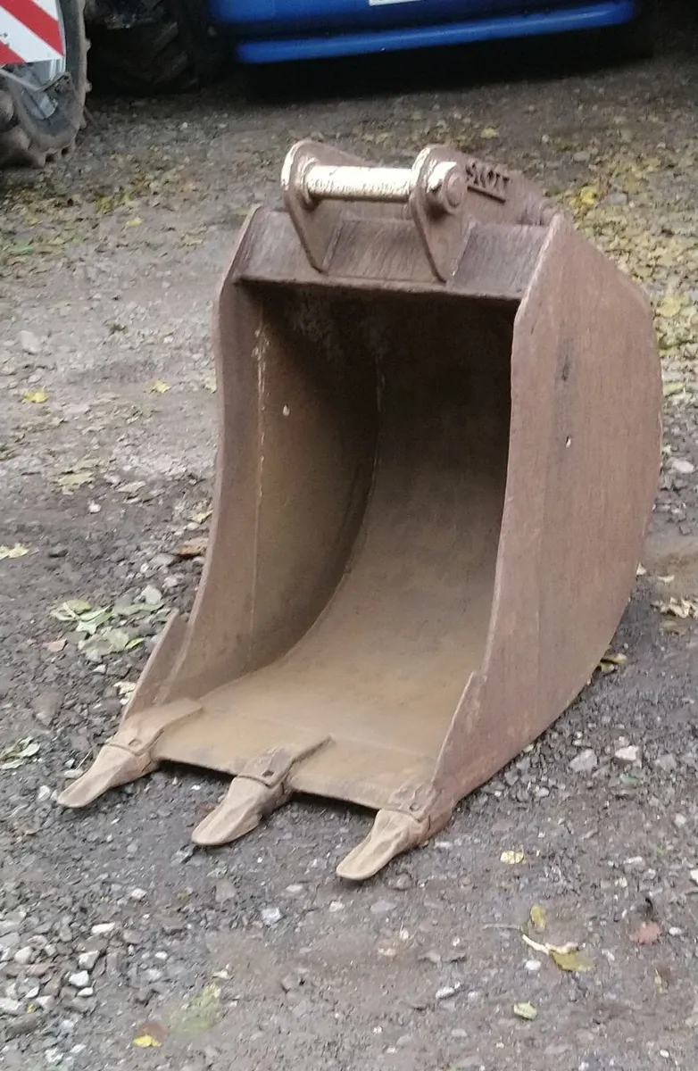 HITACHI ZAXIS DIGGER BUCKET 50mm pins - Image 3