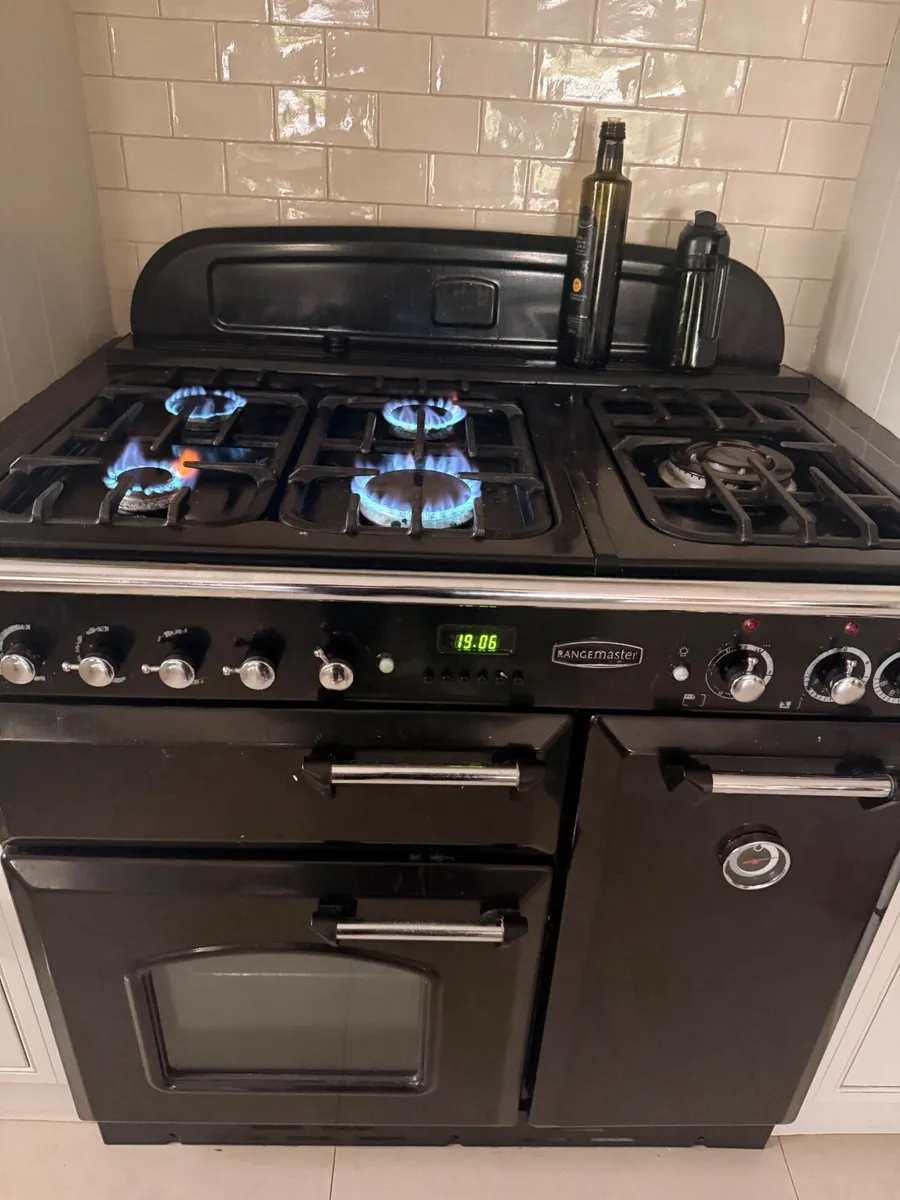 Electric cooker with gas hobs - Image 2