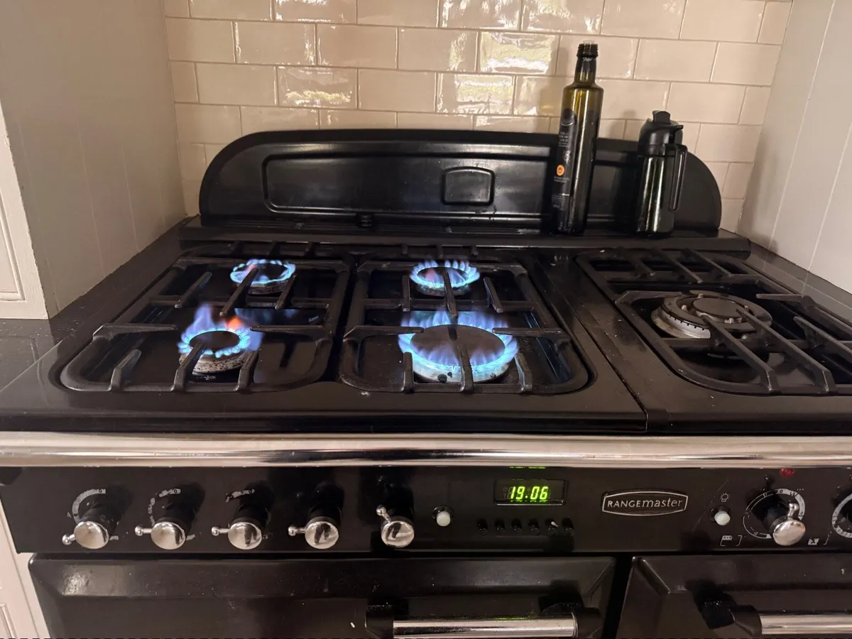 Electric cooker with gas hobs - Image 3