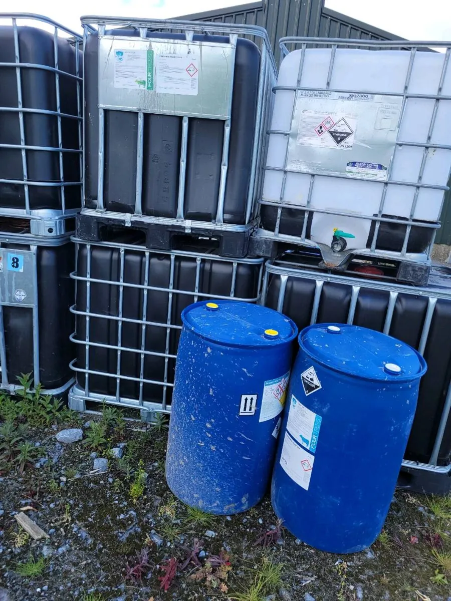 IBC tanks and blue barrels - Image 2