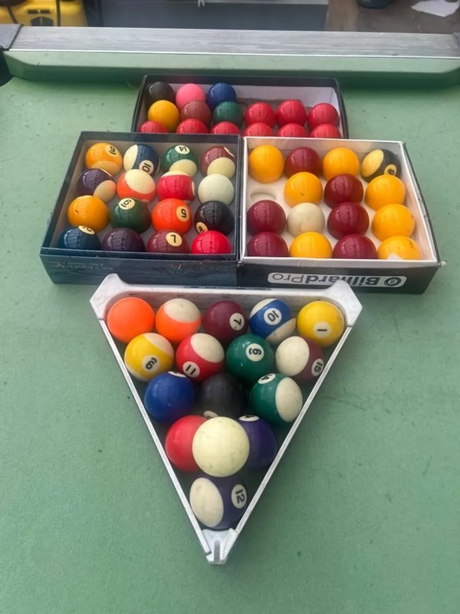 Pool table - Image 1