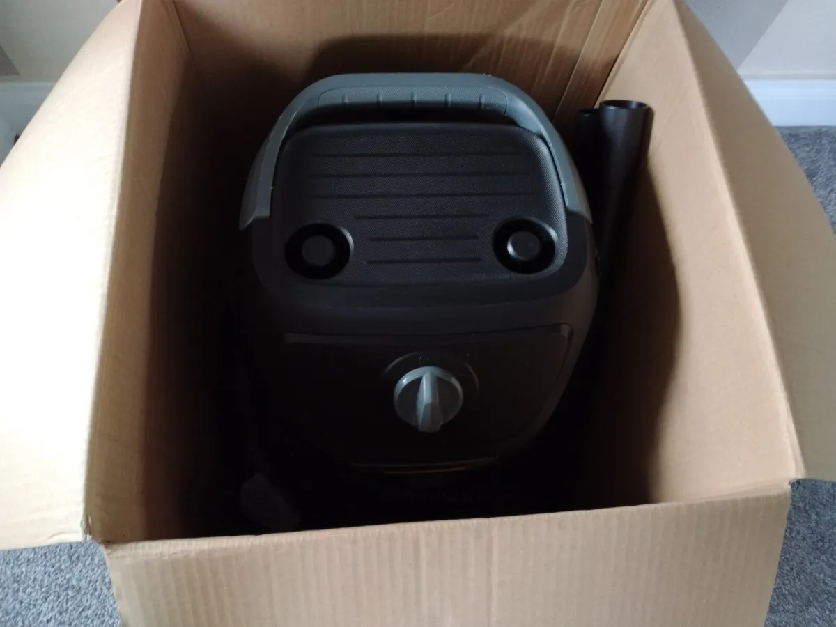 Karcher WD3 1000watt Wet and Dry Vacuum Cleaner - Image 2
