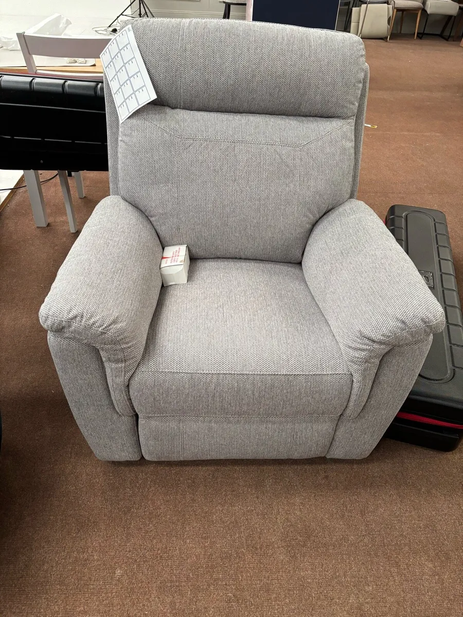Selection of reclining chairs warehouse clearance - Image 3