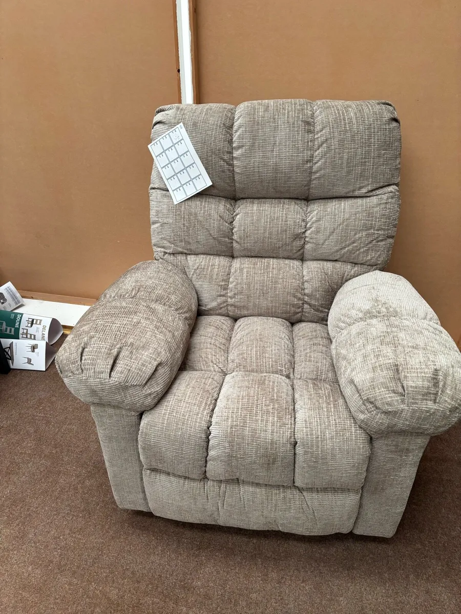 Selection of reclining chairs warehouse clearance - Image 4