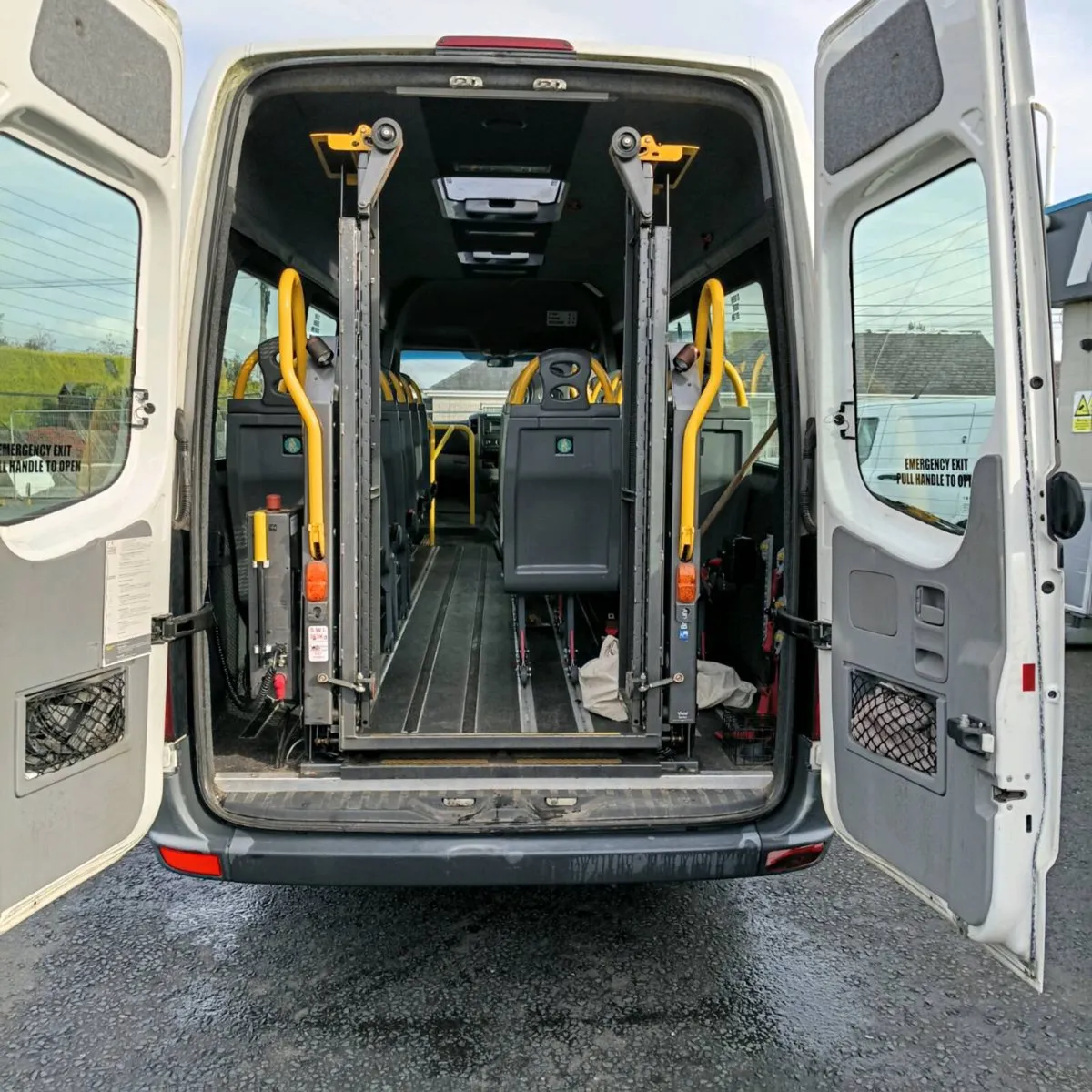 2018 vw crafter mini bus 16 seater £8250 - Image 2