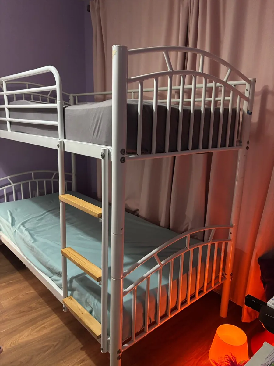 Bed - Image 1