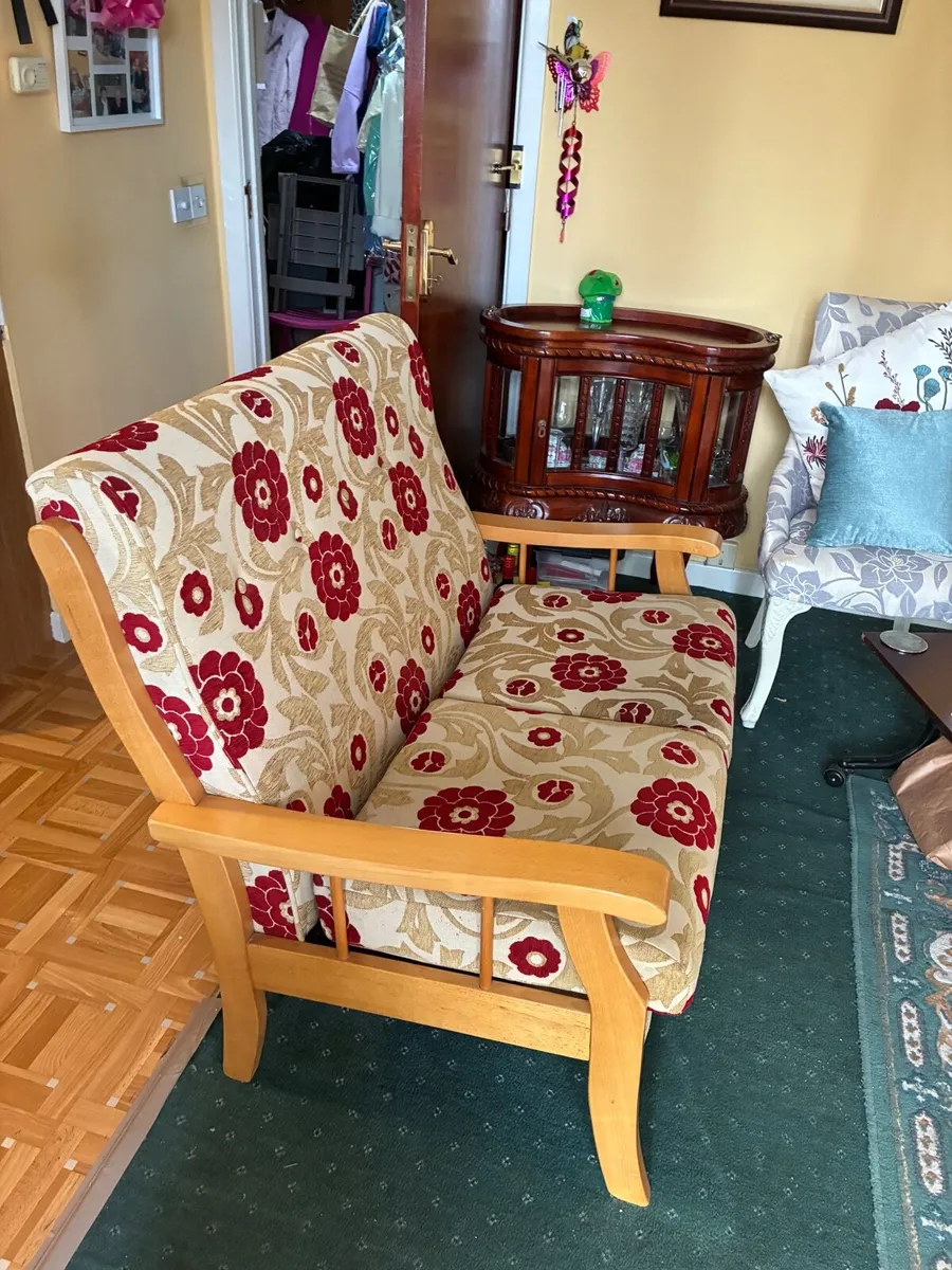 Suite of furniture - Image 1