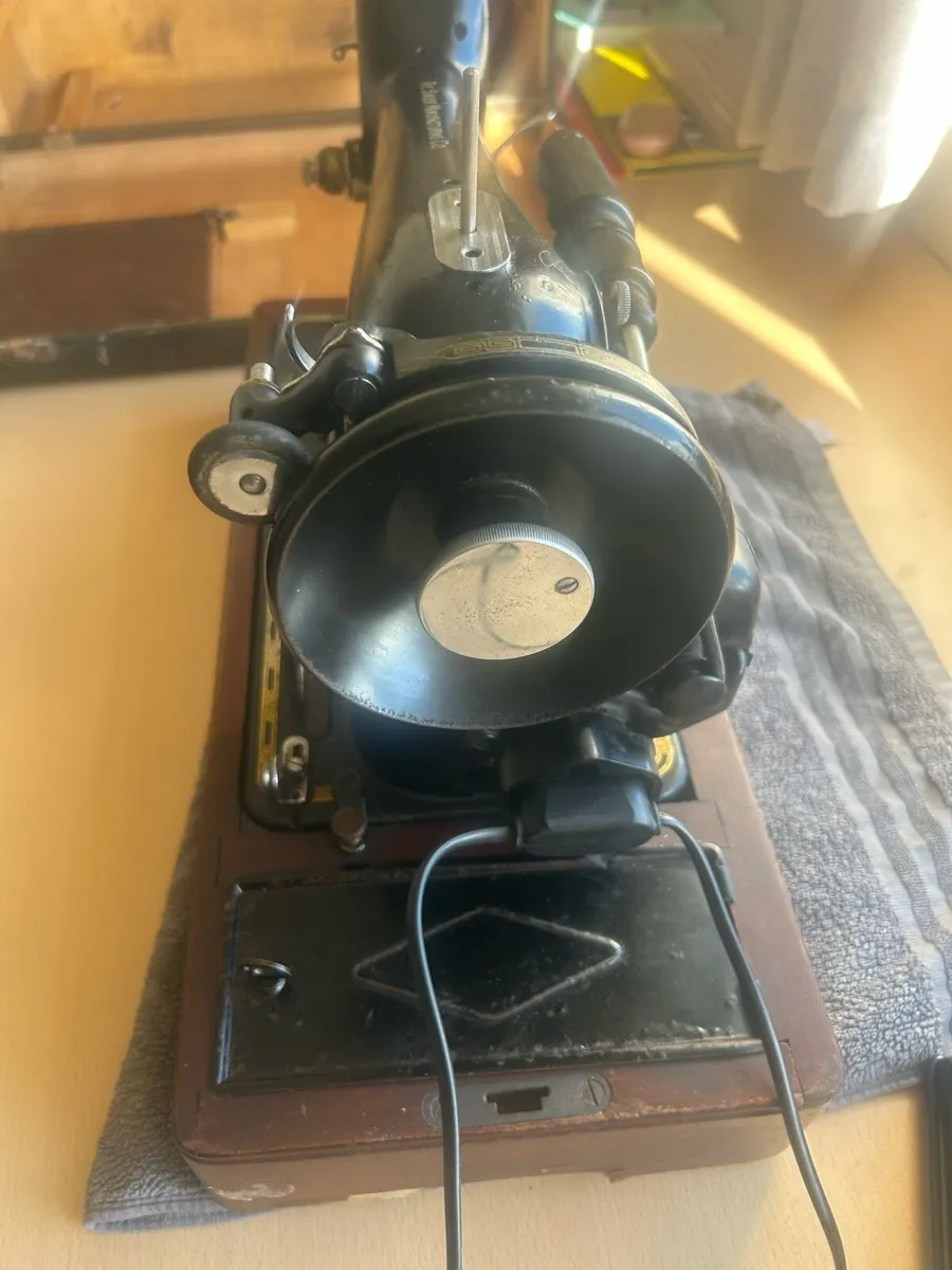Singer sewing machine 201K - Image 2