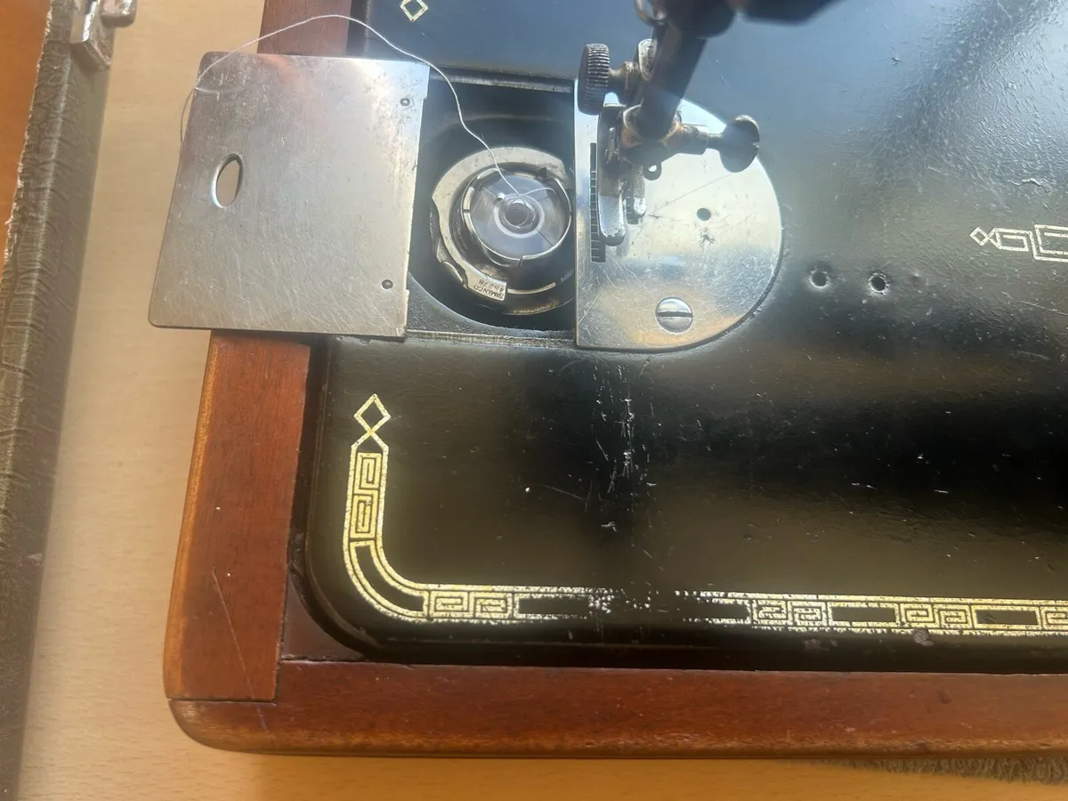 Singer sewing machine 201K - Image 4