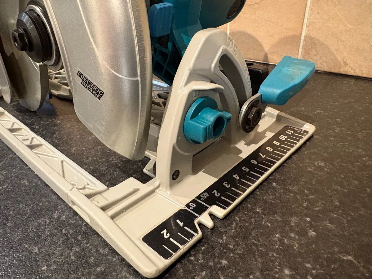 Makita 5008MG 210mm Circular Saw 110V - Image 4