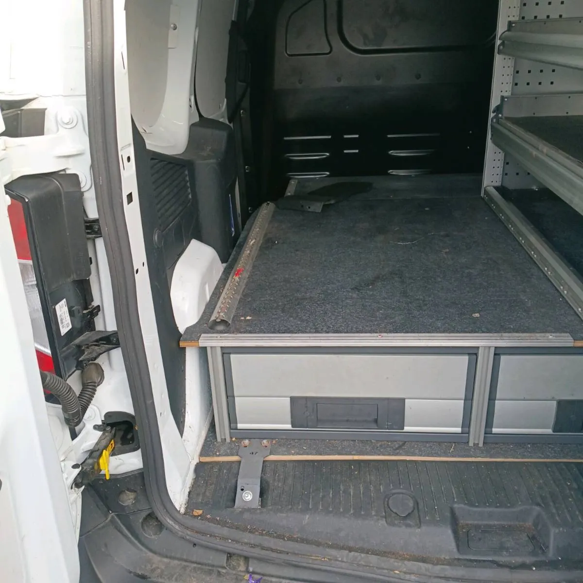 2025 ford courier van  8k miles rear damage£6600+ - Image 2