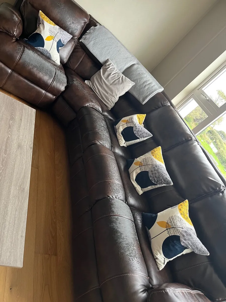 Leather six seater couch with two reclining ends - Image 4
