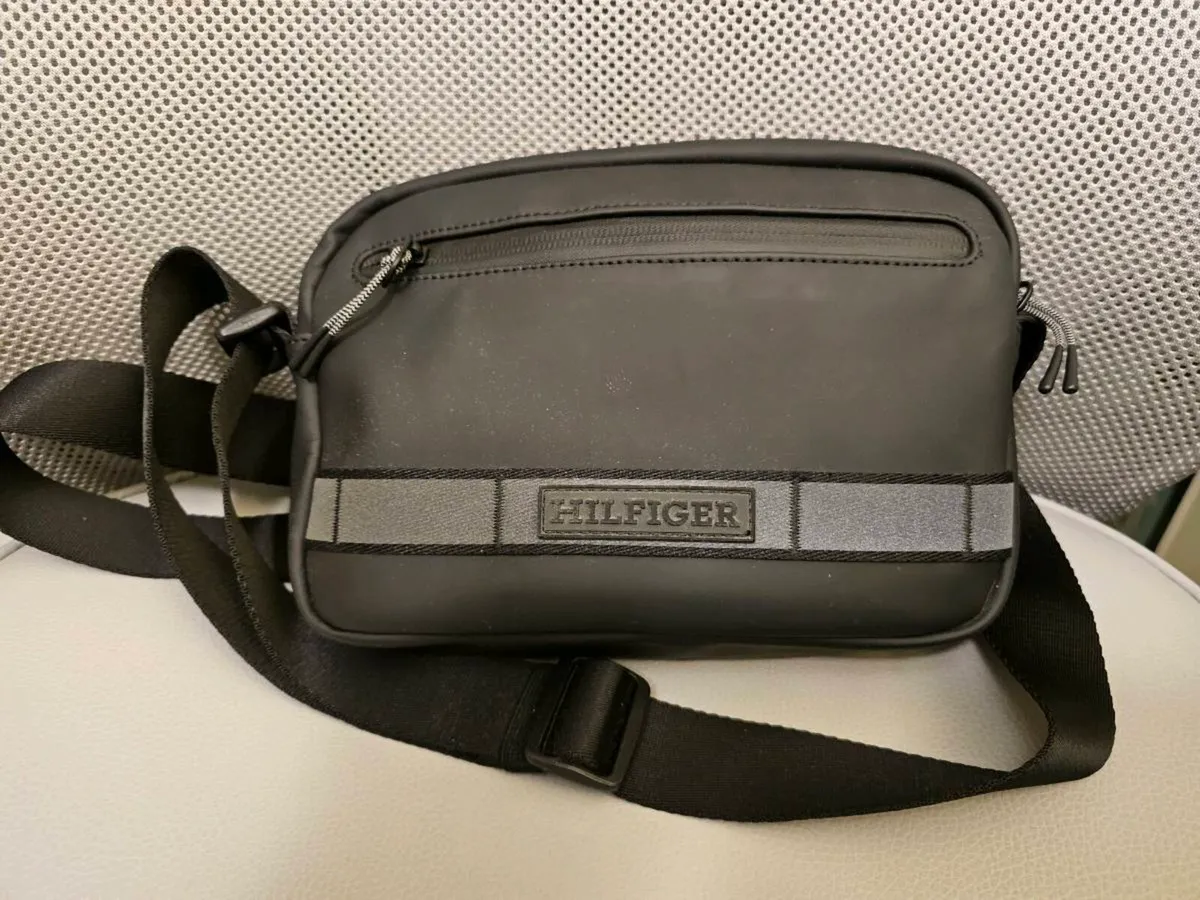 Tommy Hilfiger
Crossbody shoulder bag - Image 1