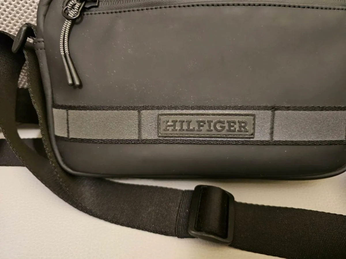 Tommy Hilfiger
Crossbody shoulder bag - Image 2