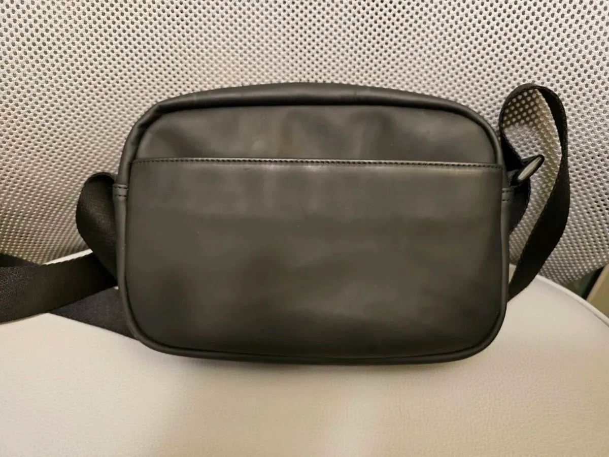 Tommy Hilfiger
Crossbody shoulder bag - Image 3