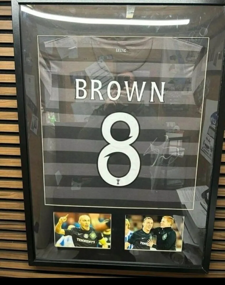 Signed jersey - Image 1