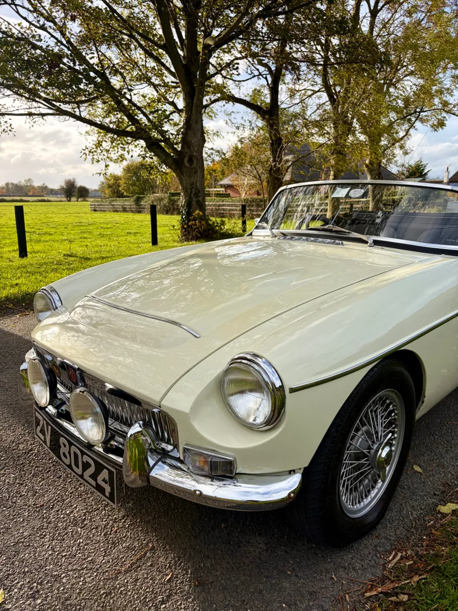 Stunning MGC Roadster (Power steering, overdrive) - Image 2