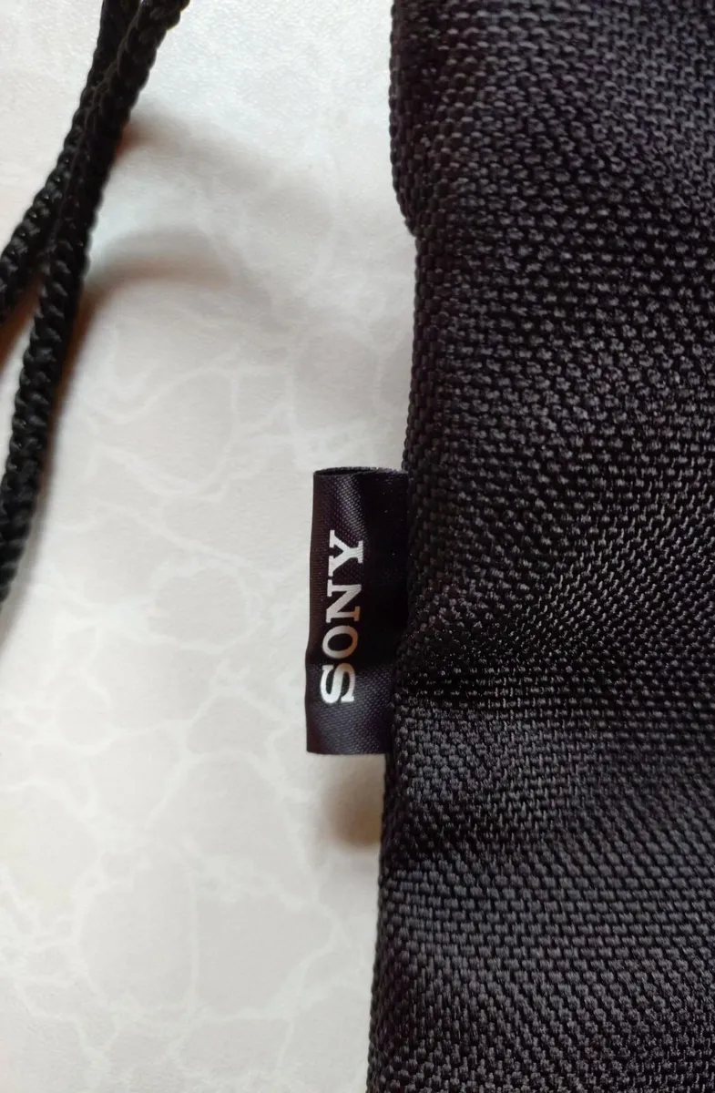 Sony 200-600mm Lens, Carry Case (new). - Image 2