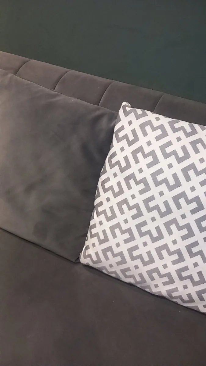 Couch - Image 2