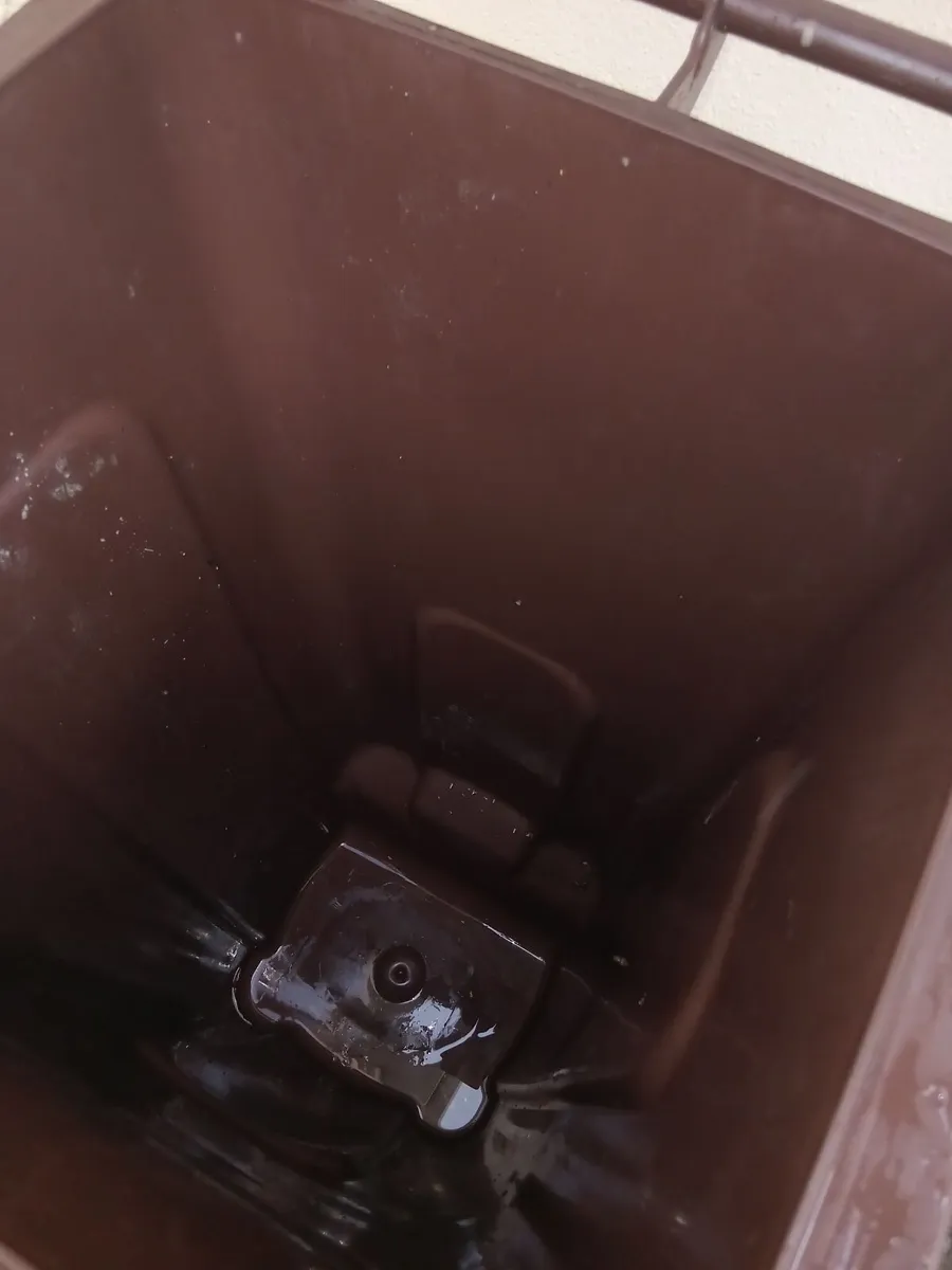 WHEELIE BIN - Image 2