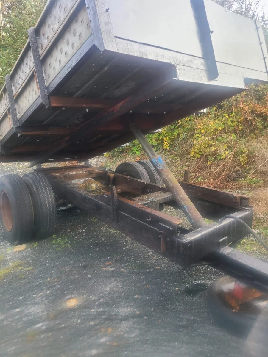 Trailer - Image 1