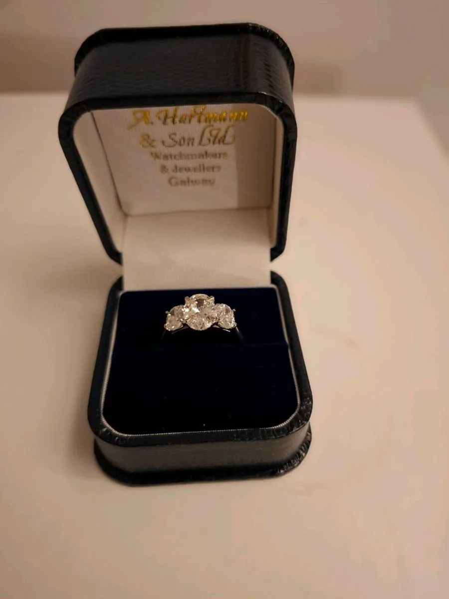 Engagement ring - Image 1