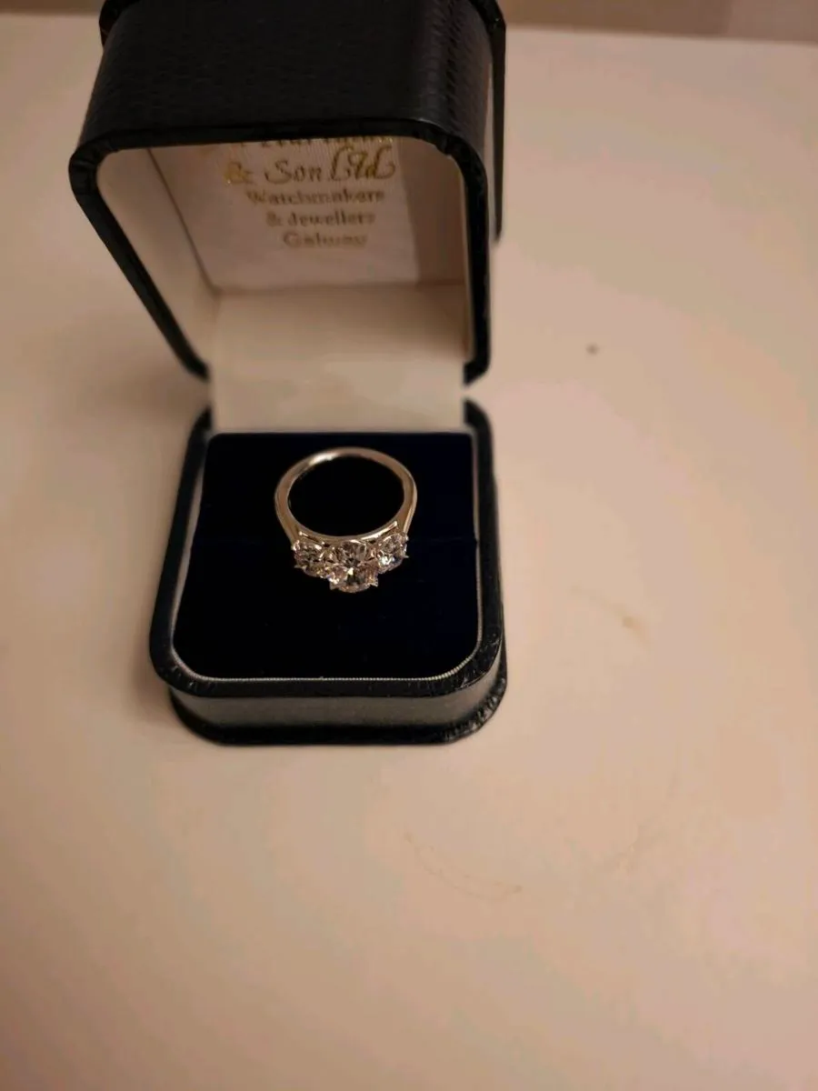 Engagement ring - Image 3
