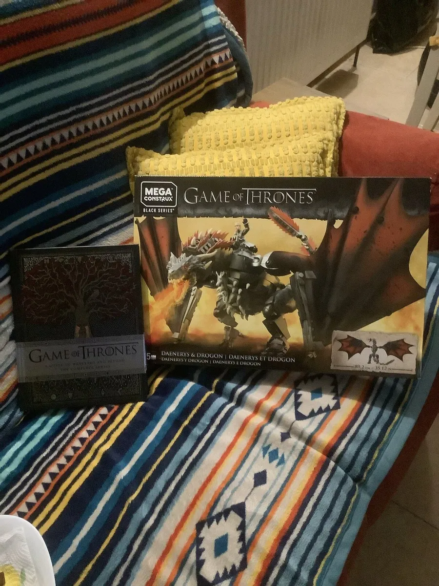 Game of Thrones Construction set a book both new. - Image 2
