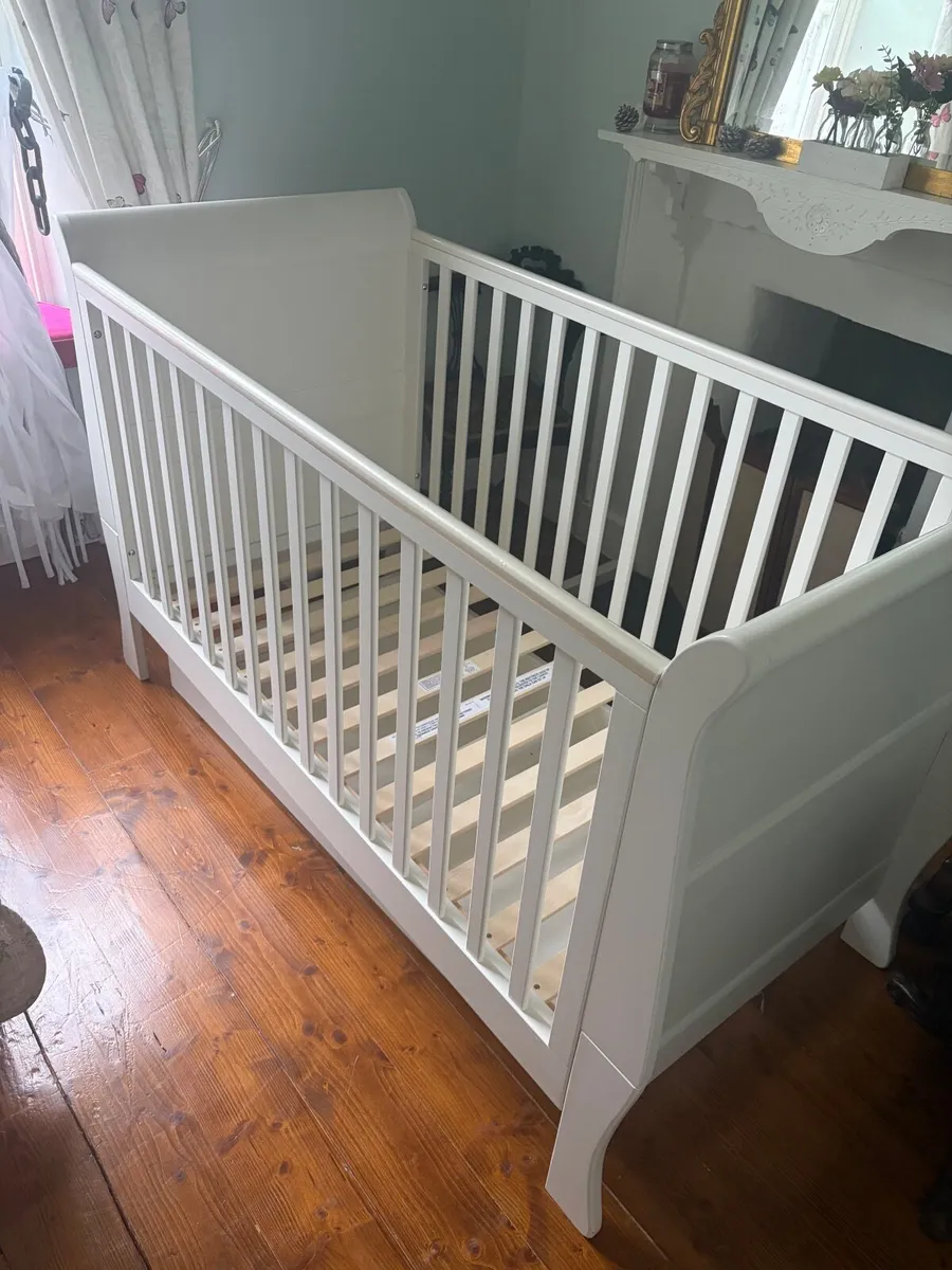 Mamas and Papas cotbed - Image 2