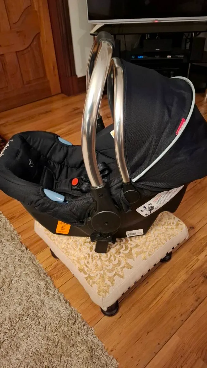 Infant car seat - Image 1