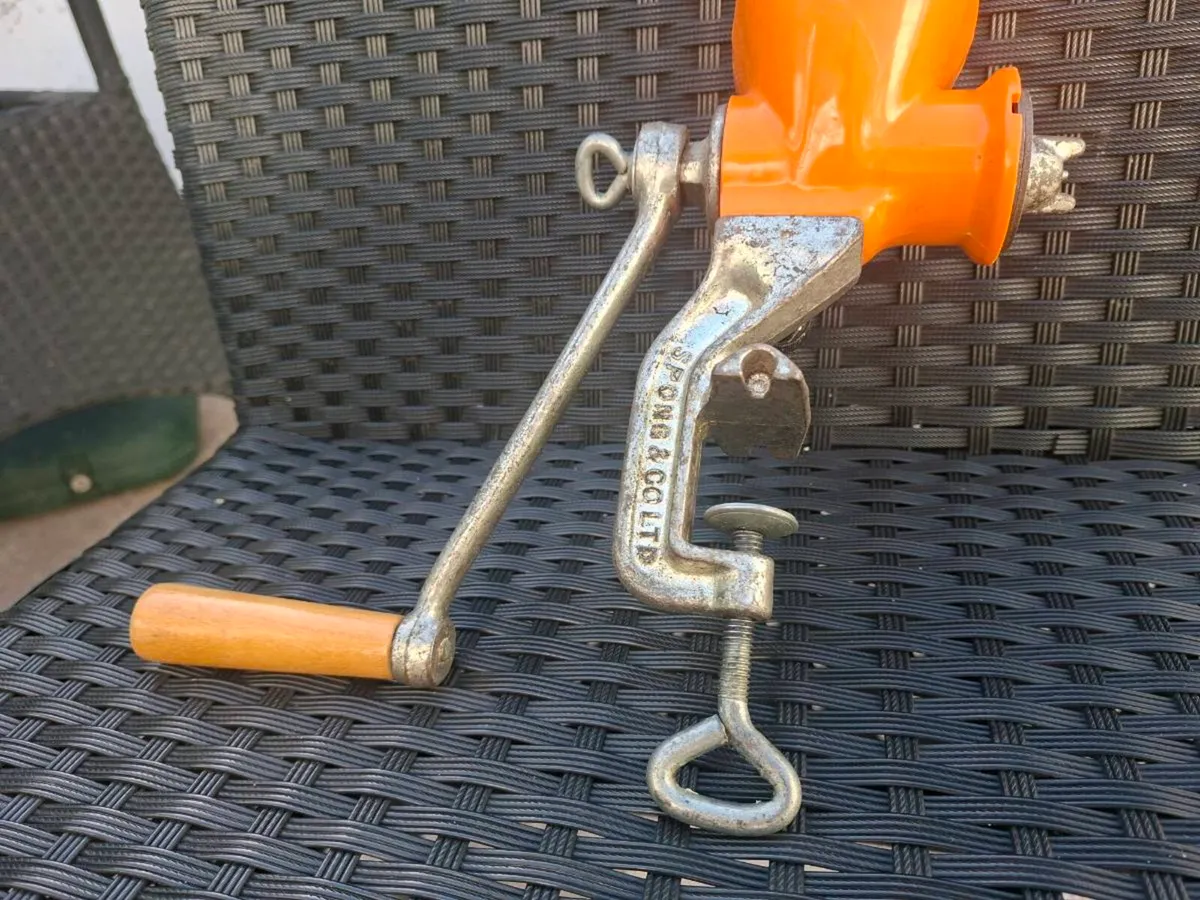 Vintage 1960's Spong & Co LTD manual mincer - Image 1