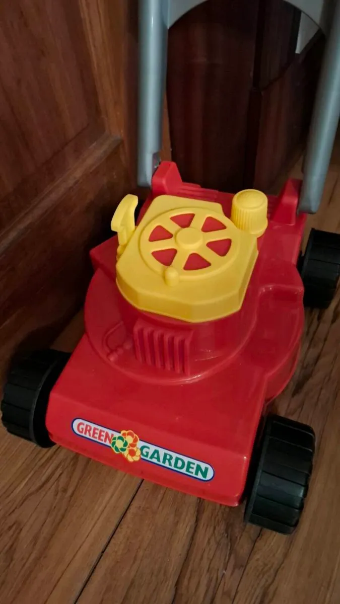 Kids play lawnmower - Image 4