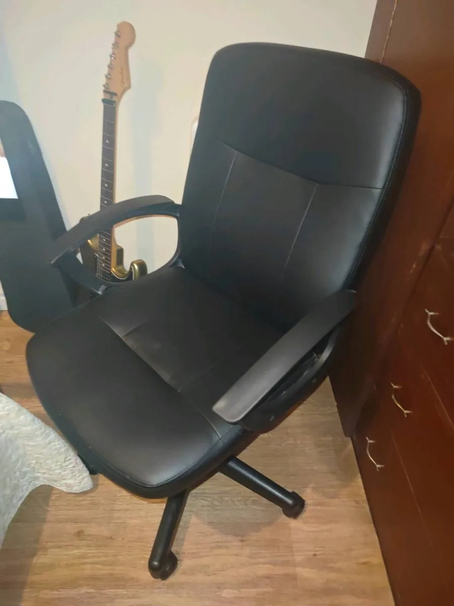 Office chair - Image 1