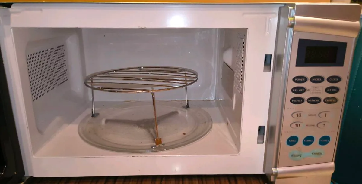 Microwave - Grill 800w - Image 2