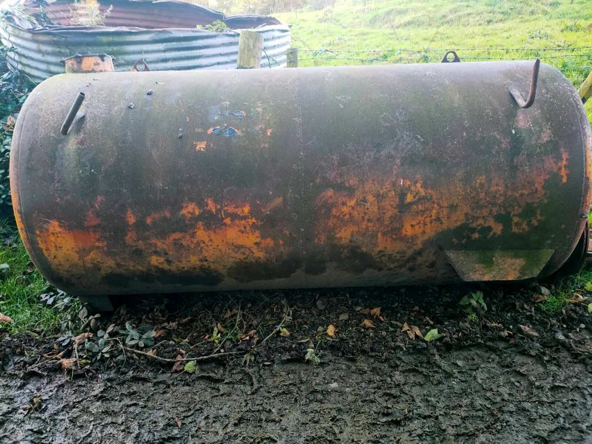 Water tank - Image 1