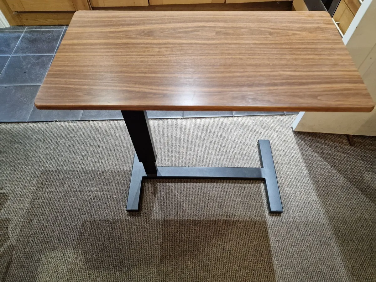 Adjustable table - Image 2