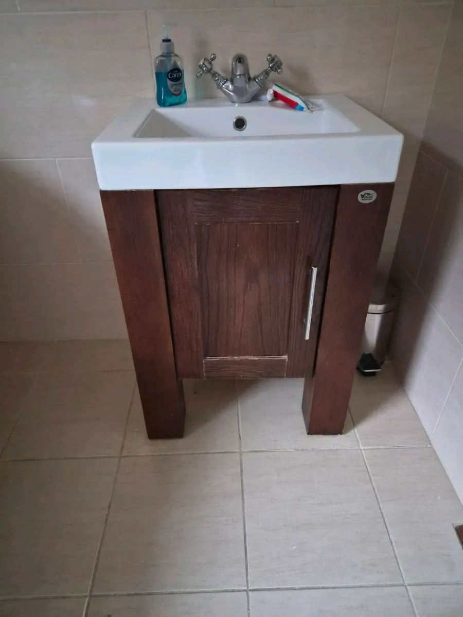 Bathroom units - Image 3