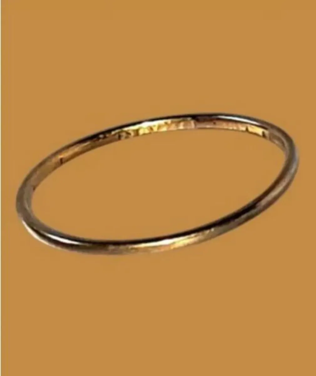 Certified 22ct Gold Wedding Band - Image 4