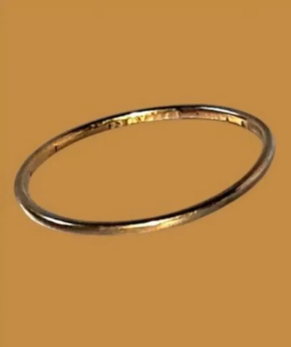 Certified 22ct Gold Wedding Band - Image 1