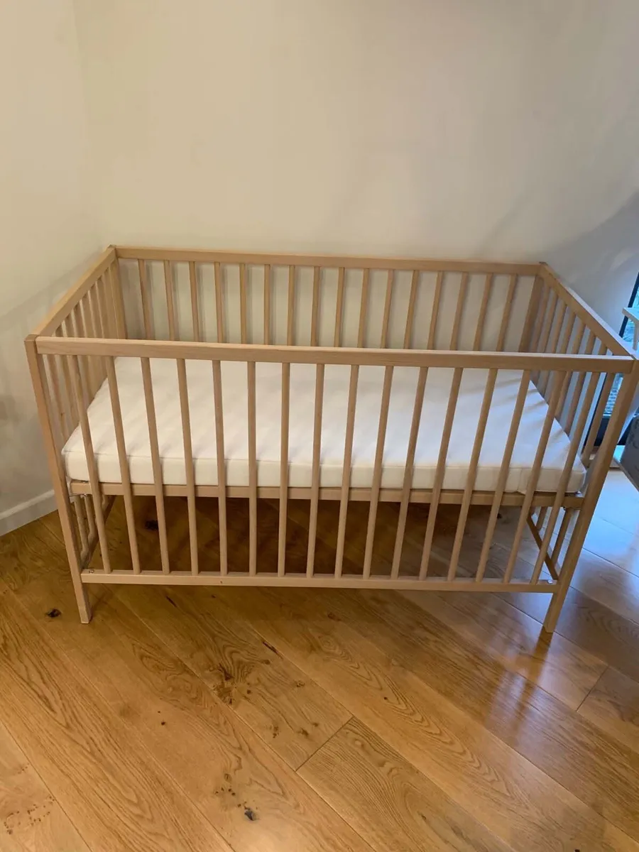 Wooden cot - Image 2