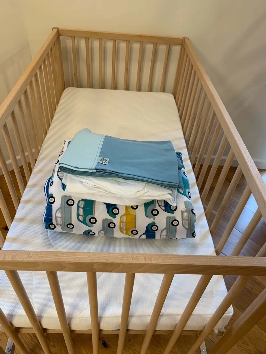 Wooden cot - Image 4