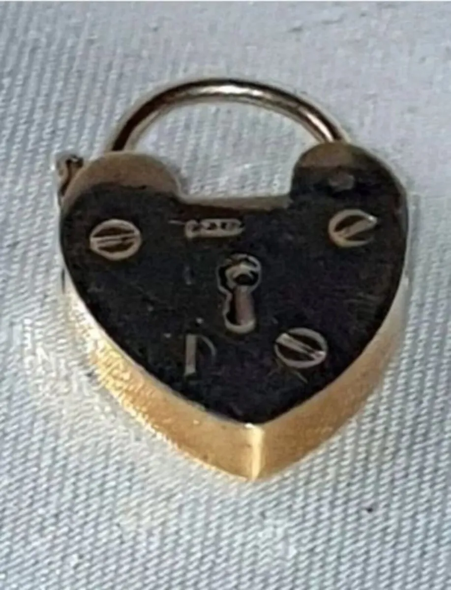Pristine Vintage 9ct Gold Heart Padlock Charm - Image 1