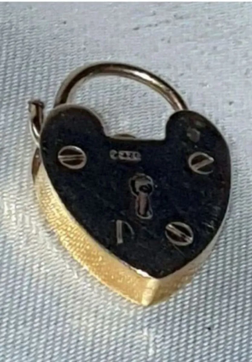 Pristine Vintage 9ct Gold Heart Padlock Charm - Image 2