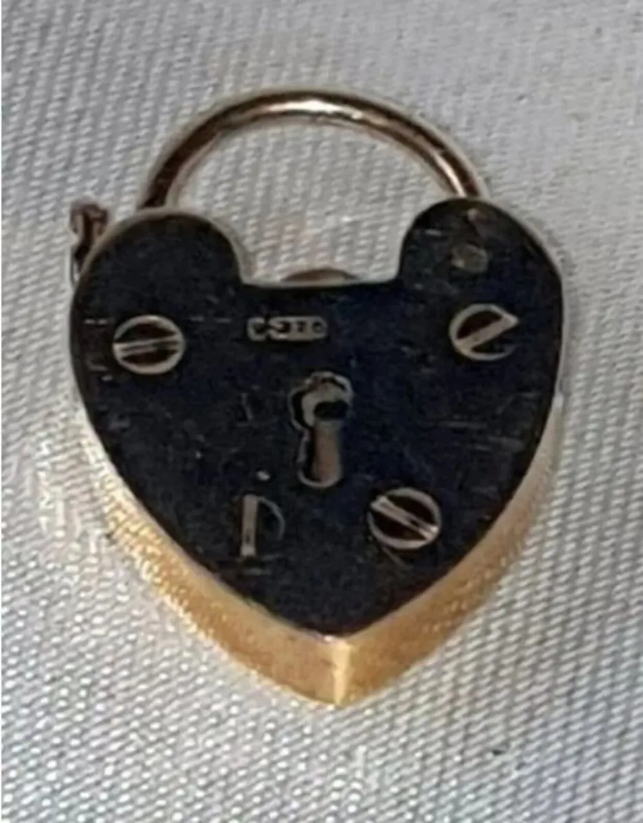 Pristine Vintage 9ct Gold Heart Padlock Charm - Image 3
