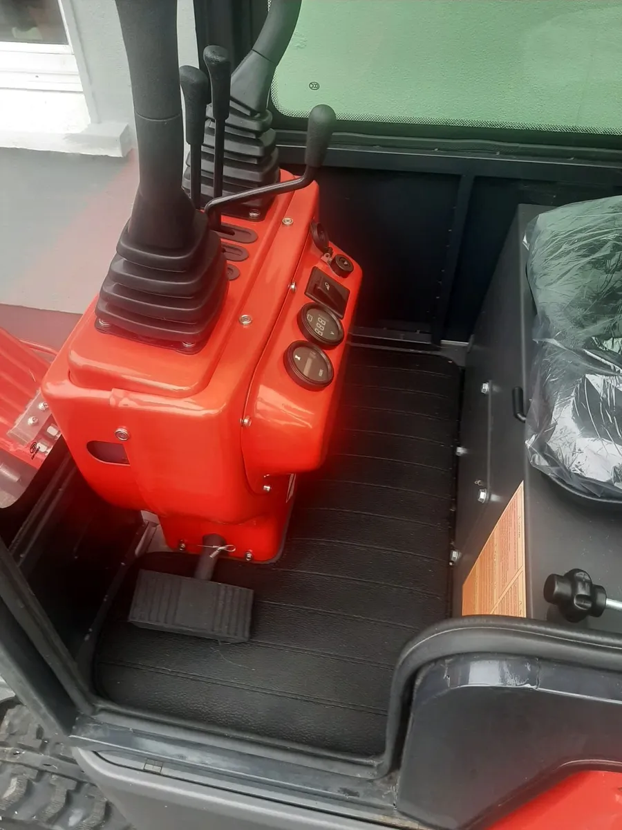Mini digger - Image 2