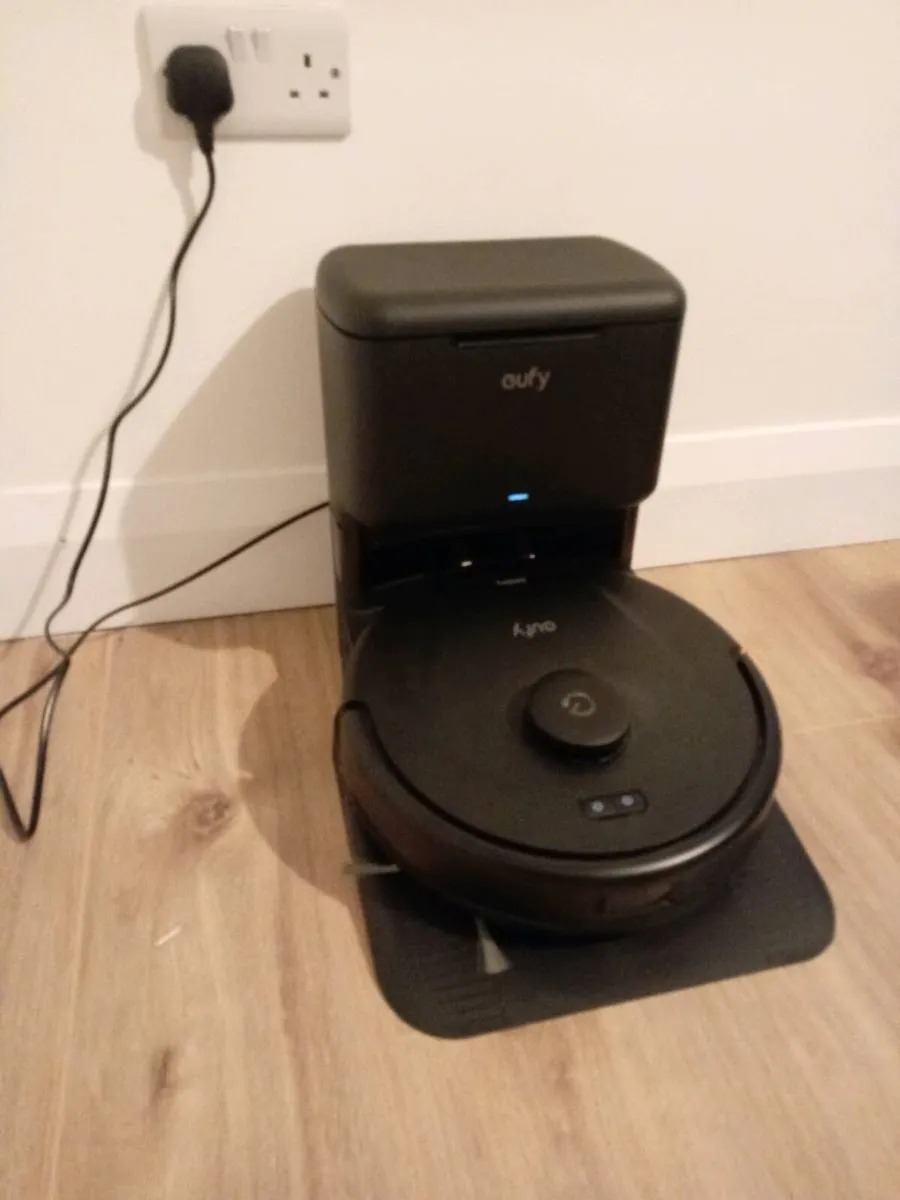 Eufy 5000 Pa Robot Vacuum & Mop – Excellent Condit - Image 1