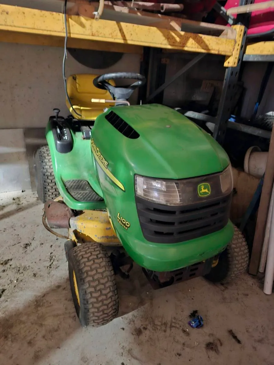 Ride-on lawnmowers - Image 1