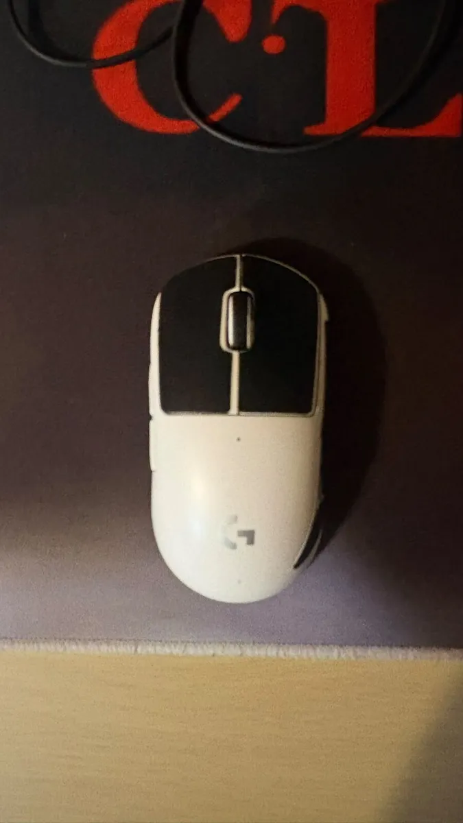 Logitech Wireless Mouse - Image 2
